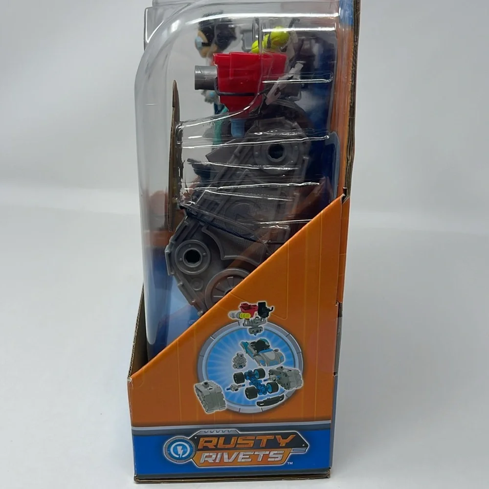 RUSTY RIVETS: Blaster Tank Play Set. NEW/Sealed. Build Me Rivet System.